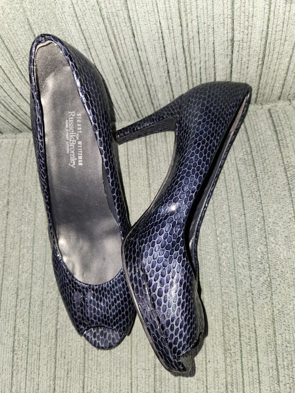 🍉Stuart Weitzman Navy Snake-Embossed High Heel Pumps